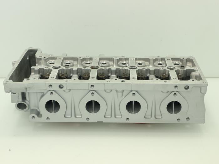 Cylinder head from a BMW 1 serie (F20) 116d 1.6 16V Efficient Dynamics 2015