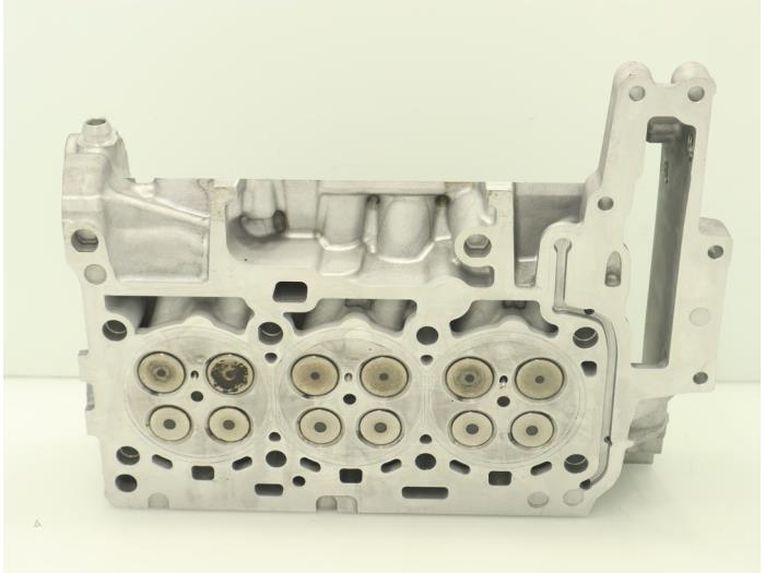 Cylinder head from a BMW 1 serie (F20) 116i 1.5 12V 2017