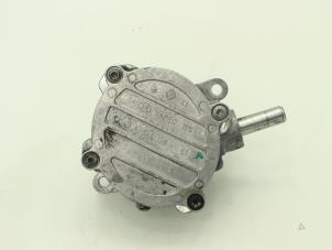 Used Vacuum pump (diesel) Mercedes E (211) 2.2 E-220 CDI 16V Price € 90,75 Inclusive VAT offered by Brus Motors BV