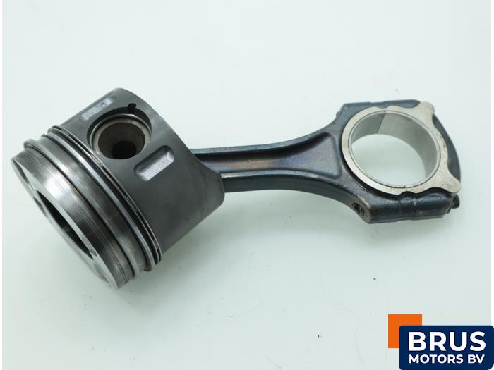 Usagé Bielle Mercedes C (W204) 2.2 C-200 CDI 16V Prix € 90,75 Prix TTC proposé par Brus Motors BV