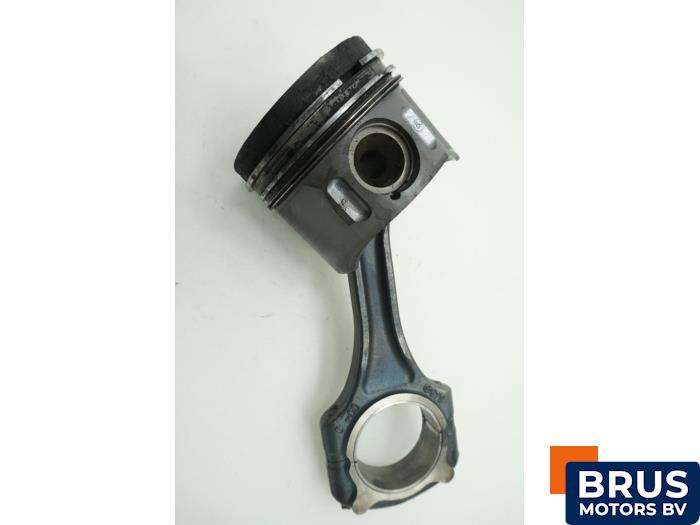 Usagé Bielle Mercedes E (VF211) 2.2 E-220 CDI 16V Prix € 90,75 Prix TTC proposé par Brus Motors BV