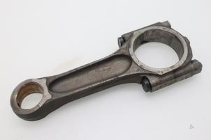 Used Connecting rod Peugeot 307 CC (3B) 2.0 HDIF 16V Price € 90,75 Inclusive VAT offered by Brus Motors BV