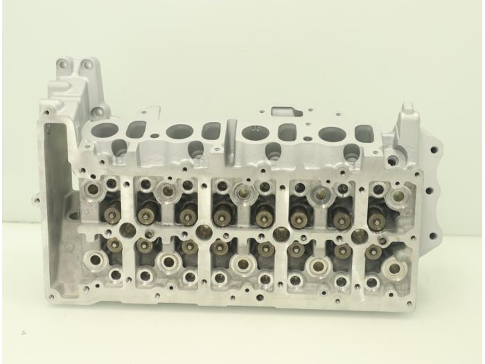Cylinder head from a MINI Clubman (R55) 1.6 Cooper D 2015