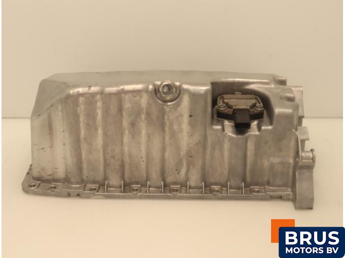 Usagé Couvercle carter Volkswagen Transporter T5 1.9 TDi Prix € 60,50 Prix TTC proposé par Brus Motors BV