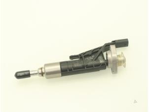 Used Injector (petrol injection) Mini Clubman (F54) 1.5 One 12V Price € 90,75 Inclusive VAT offered by Brus Motors BV
