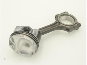 Used Connecting rod Nissan Qashqai (J11) 1.2 DIG-T 16V Price € 90,75 Inclusive VAT offered by Brus Motors BV