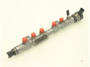 Used Fuel injector nozzle Landrover Discovery V (LR) 2.0 Td4 16V Price € 151,25 Inclusive VAT offered by Brus Motors BV
