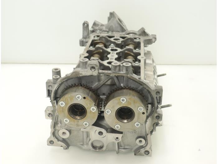 Cylinder head from a Renault Clio IV (5R) 1.6 Turbo 16V RS 200 EDC 2015
