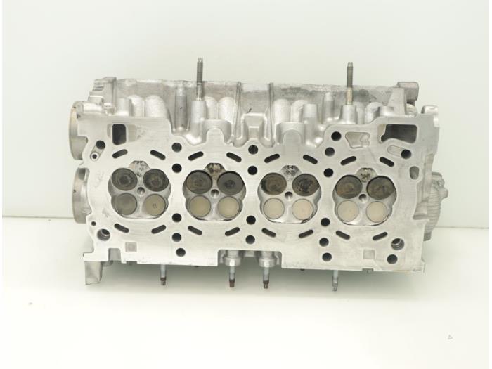 Cylinder head from a Renault Clio IV (5R) 1.6 Turbo 16V RS 200 EDC 2015