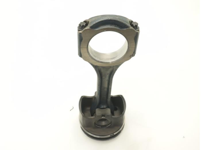 Connecting rod from a Mercedes-Benz E (W213) E-200d 2.0 Turbo 16V 2018