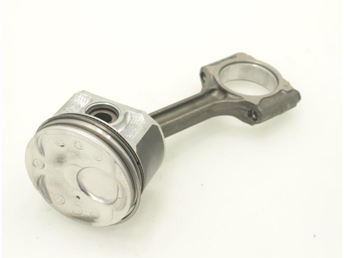 Connecting rod from a Renault Clio IV (5R) 1.6 Turbo 16V RS 200 EDC 2015