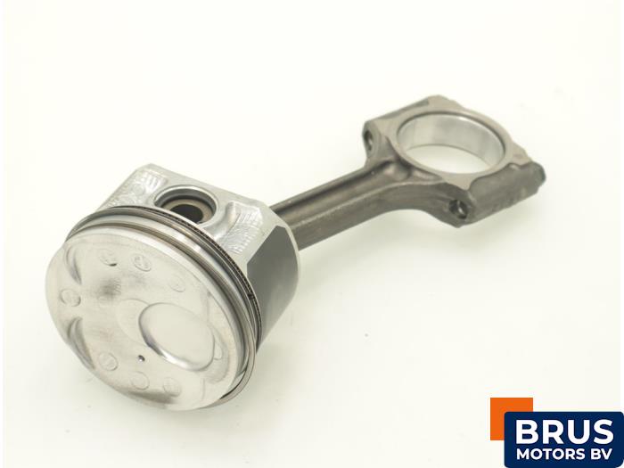 Usagé Bielle Renault Clio IV (5R) 1.6 Turbo 16V RS 200 EDC Prix € 151,25 Prix TTC proposé par Brus Motors BV