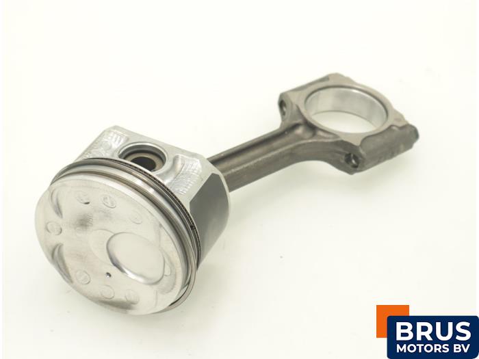 Usagé Bielle Renault Clio IV (5R) 1.6 Turbo 16V RS 200 EDC Prix € 151,25 Prix TTC proposé par Brus Motors BV
