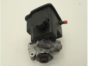 Used Power steering pump Mercedes Vito (639.6) 2.2 109 CDI 16V Price € 181,50 Inclusive VAT offered by Brus Motors BV