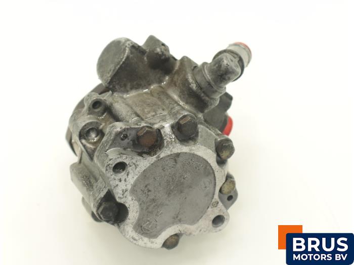 Begagnade Servostyrningspump Volkswagen Transporter T4 1.9 TD Pris € 121,00 Inklusive moms erbjuds av Brus Motors BV