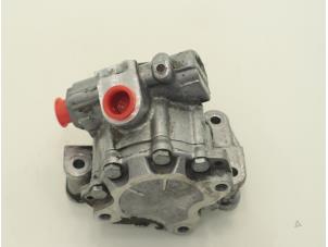 Used Power steering pump Mercedes Sprinter 3,5t (906.63) 315 CDI 16V Price € 90,75 Inclusive VAT offered by Brus Motors BV