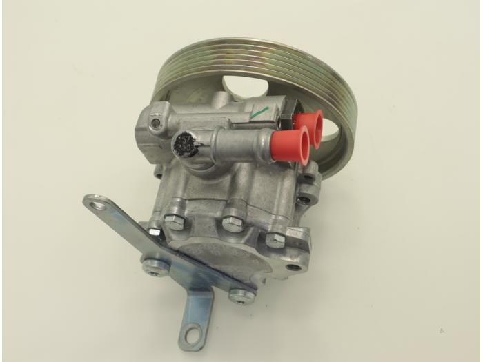 Power steering pump from a Peugeot Boxer (U9) 2.0 BlueHDi 130 2021