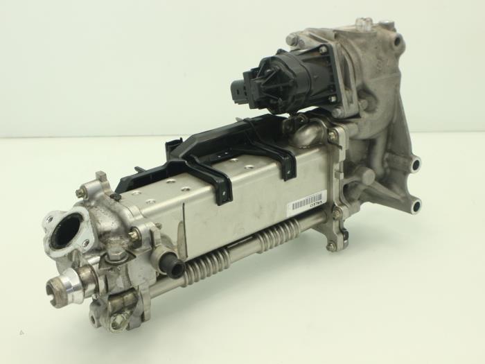 EGR valve from a Opel Insignia Grand Sport 1.6 CDTI 16V 136 2018