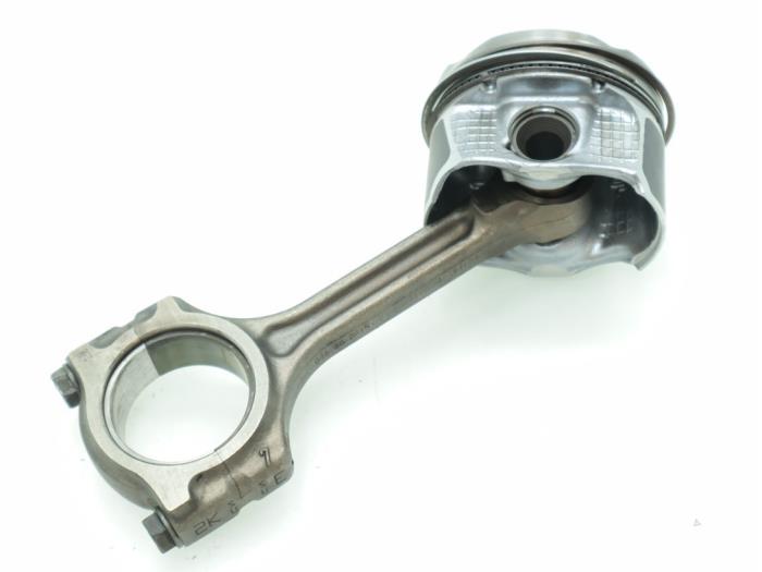 Connecting rod from a Renault Kadjar (RFEH) 1.3 TCE 160 FAP 16V 2021