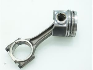 Used Connecting rod Seat Leon (1P1) 2.0 TDI 16V Price € 90,75 Inclusive VAT offered by Brus Motors BV