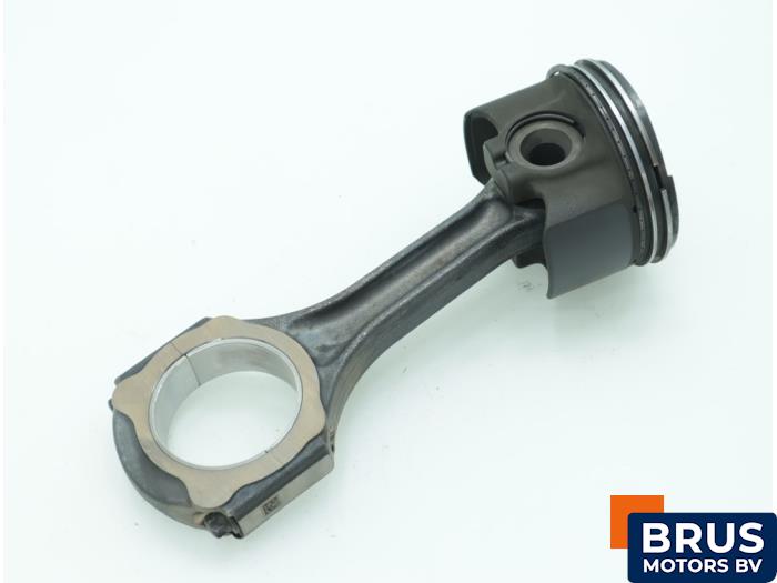 Usados Biela Mercedes E (W213) E-400d 2.9 24V 4-Matic Precio € 181,50 IVA incluido ofrecido por Brus Motors BV