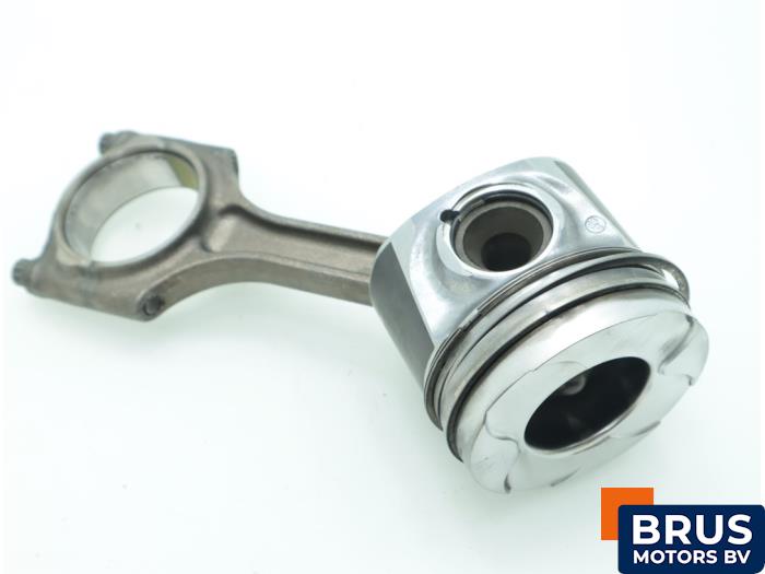 Usagé Bielle Volvo V60 I (FW/GW) 2.4 D5 20V Autom. Prix € 121,00 Prix TTC proposé par Brus Motors BV