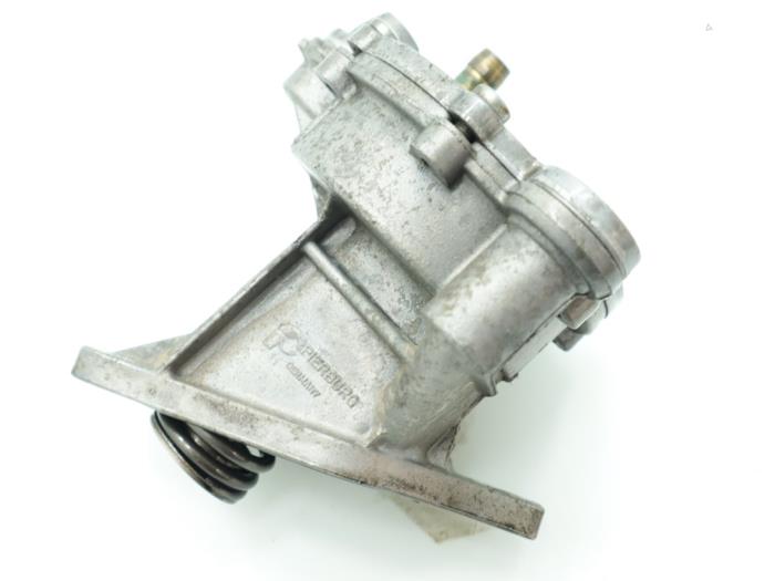 Vacuum pump (diesel) from a Volkswagen Crafter 2.5 TDI 30/35/50 2011
