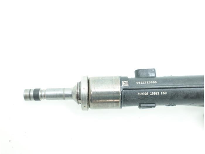 Injektor (Benzineinspritzung) van een Peugeot 2008 (UD/UK/UR/US/UX) 1.2 VTi 12V PureTech 130 2020