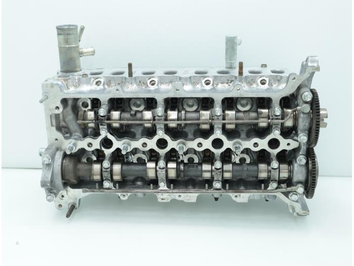 Cylinder head from a Toyota Avensis (T27) 2.0 16V D-4D-F 2009