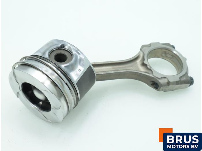 Usagé Bielle Toyota Avensis (T25/B1B) 2.0 16V D-4D-F Prix € 90,75 Prix TTC proposé par Brus Motors BV