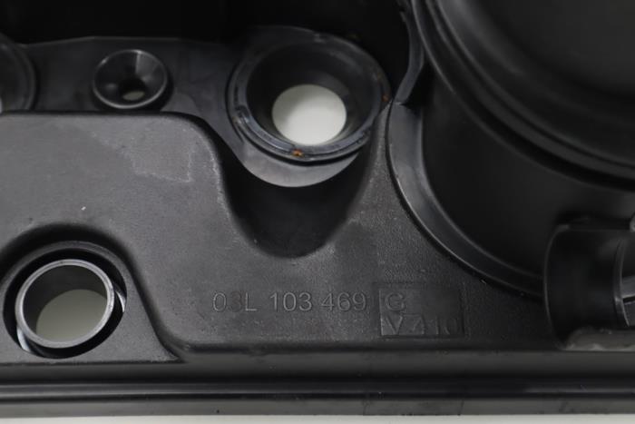 Rocker cover from a Volkswagen Transporter T6 2.0 TDI DRF 2018
