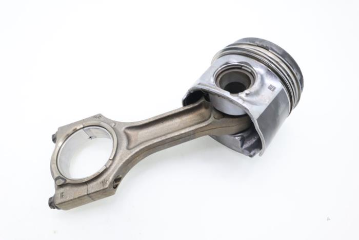 Connecting rod from a BMW 5 serie (F10) 535d 24V 2014