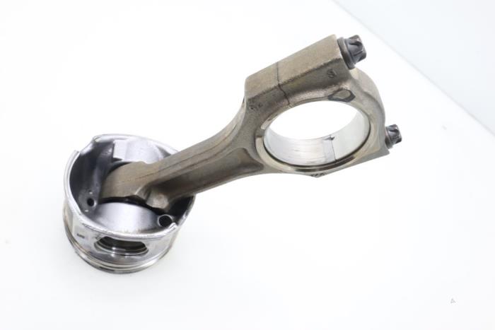 Connecting rod from a BMW 5 serie (F10) 535d 24V 2014