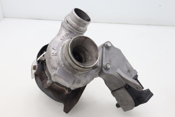 Turbo from a BMW 5 serie (E60) 520d 16V Corporate Lease 2009