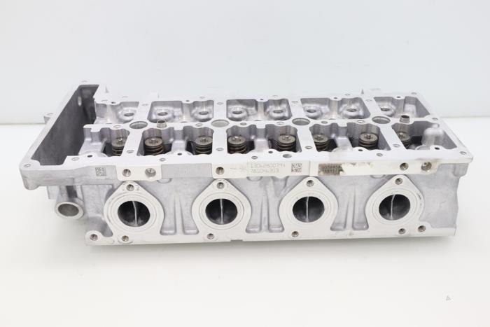 Cylinder head from a BMW X1 (E84) sDrive 16d 2.0 16V 2015
