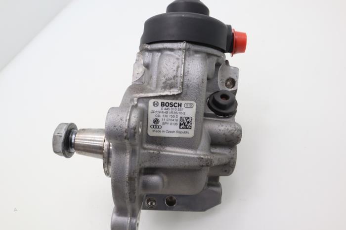 Mechanical fuel pump from a Volkswagen Caddy IV 2.0 TDI 150 2018