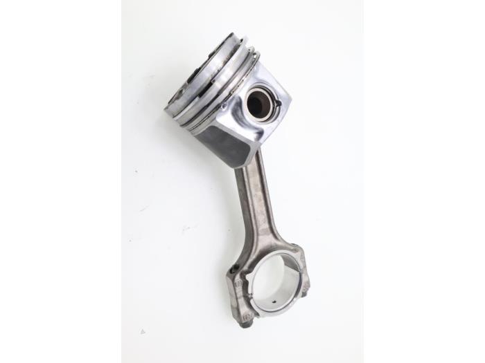 Connecting rod from a Fiat Punto II (188) 1.3 JTD 16V 2008