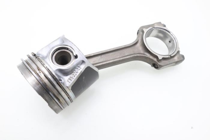 Connecting rod from a Opel Combo (Corsa C) 1.3 CDTI 16V 2010