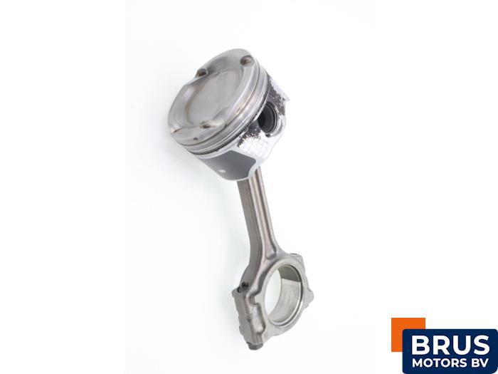 Usagé Bielle Mercedes A (177.0) 1.3 A-160 Turbo 16V Prix € 90,75 Prix TTC proposé par Brus Motors BV