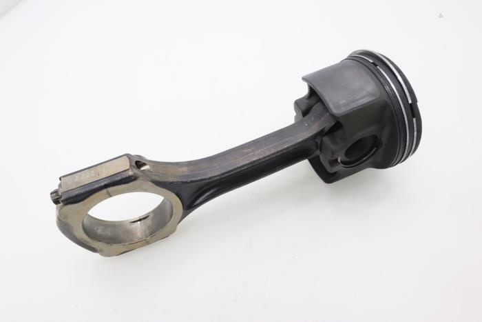 Connecting rod from a Mercedes-Benz E (C238) E-220d 2.0 Turbo 16V 2018