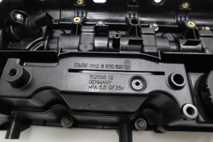 Tapa de válvulas de un BMW 3 serie (F30) 320d 2.0 16V Performance Power Kit 2016