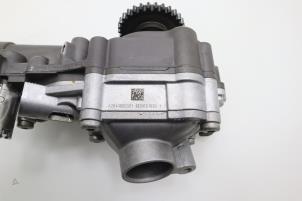 Usagé Pompe à huile Mercedes E (W213) E-350 EQ Boost 2.0 Turbo 16V Prix € 181,50 Prix TTC proposé par Brus Motors BV