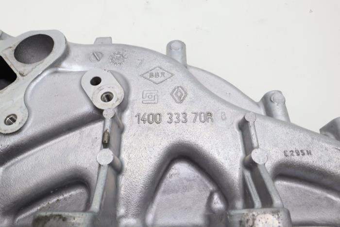 Intake manifold from a Mercedes-Benz C (W205) C-180 1.6 CDI BlueTEC, C-180 d 16V 2016