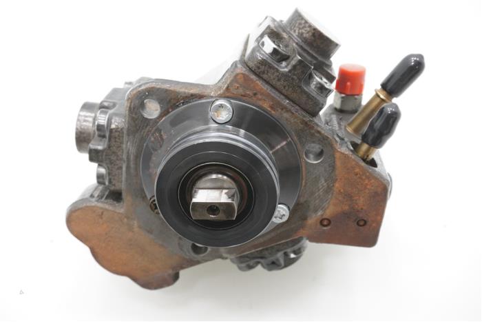 Mechanical fuel pump from a Fiat Punto III (199) 1.3 JTD Multijet 85 16V 2013