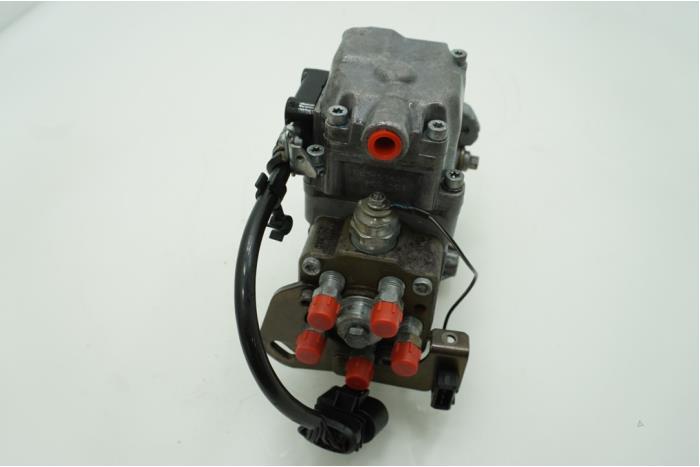 Mechanical fuel pump from a Volvo V70 (SW) 2.5 D 2002