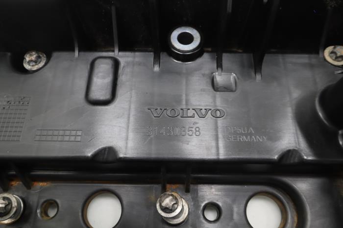 Ventildeckel van een Volvo V40 (MV) 2.0 D4 16V 2016