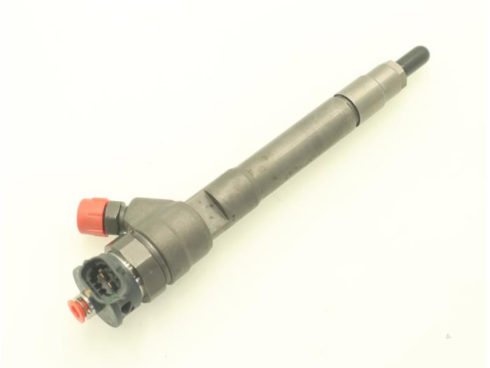 Injector (diesel) from a Mercedes-Benz Vito (447.6) 1.6 109 CDI 16V 2018