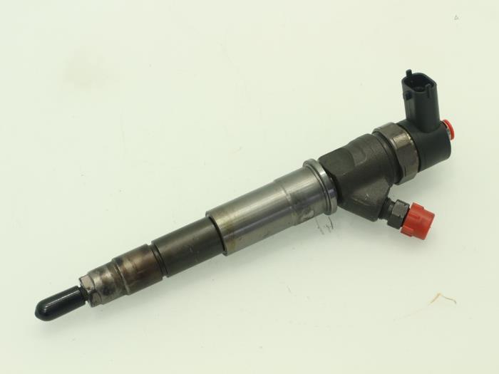 Injector (diesel) from a Renault Master IV (ML) 2.3 dCi 16V 2012