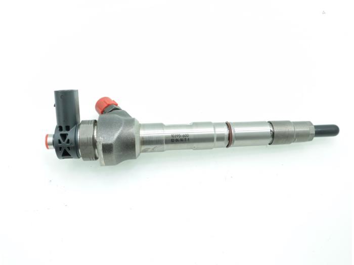 Injector (diesel) from a Seat Leon SC (5FC) 1.6 TDI 16V 2015