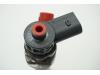 Injector (diesel) from a Volkswagen Caddy IV 2.0 TDI 102 2019